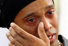 Ronaldinho, la triste nouvelle (détail) Ronaldinho, la triste nouvelle (détail)