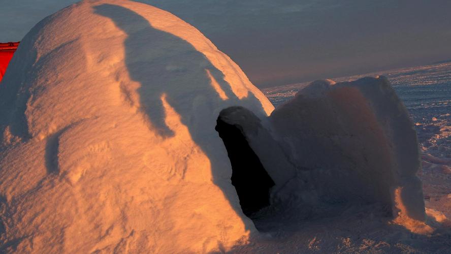 Suisse : Un enfant de sept ans meurt dans l’effondrement d’un igloo construit avec son père (détail)