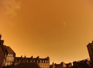 Un nuage de sable du Sahara attendu en France (détail) Un nuage de sable du Sahara attendu en France (détail)