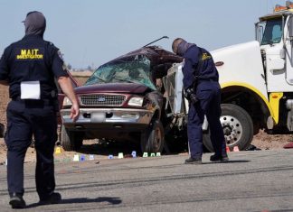 États-Unis : IIs montent à 25 dans un SUV et percutent un camion, 13 morts (VIDEO) États-Unis : IIs montent à 25 dans un SUV et percutent un camion, 13 morts (VIDEO)