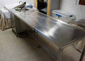 Inde : Un homme déclaré mort redonne des signes de vie sur la table d’autopsie (détail) Inde : Un homme déclaré mort redonne des signes de vie sur la table d’autopsie (détail)