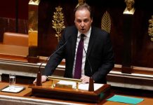 Jean-Christophe Lagarde en garde à vue pour détention d’arme (détail) Jean-Christophe Lagarde en garde à vue pour détention d'arme (détail)