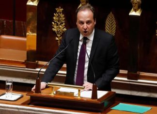 Jean-Christophe Lagarde en garde à vue pour détention d’arme (détail) Jean-Christophe Lagarde en garde à vue pour détention d'arme (détail)