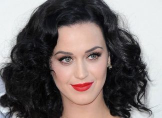 Katy Perry dévoile sa fille Daisy à Hawaï (Photo) Katy Perry dévoile sa fille Daisy à Hawaï (Photo)