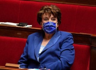 Roselyne Bachelot hospitalisée pour la Covid-19 : un ministre donne de ses nouvelles (détail) Roselyne Bachelot hospitalisée pour la Covid-19 : un ministre donne de ses nouvelles (détail)