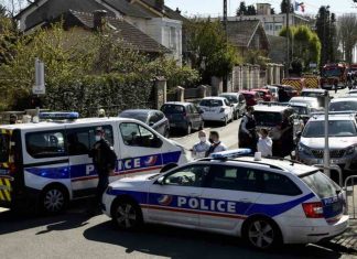 Attaque au couteau à Rambouillet : « Jamais je n’aurais pensé que ça puisse arriver ici» (Vidéo) Attaque au couteau à Rambouillet : « Jamais je n’aurais pensé que ça puisse arriver ici» (Vidéo)