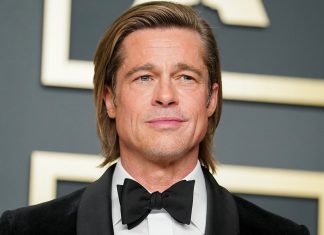 Brad Pitt en fauteuil roulant, les photos qui interpellent (détail) Brad Pitt en fauteuil roulant, les photos qui interpellent (détail)