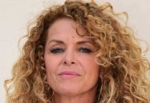 Manuela Lopez atteinte d’une maladie incurable : la comédienne se confie sur son traitement (VIDEO) Manuela Lopez atteinte d'une maladie incurable : la comédienne se confie sur son traitement (détail)