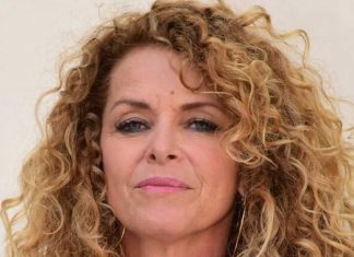 Manuela Lopez atteinte d’une maladie incurable : la comédienne se confie sur son traitement (VIDEO) Manuela Lopez atteinte d'une maladie incurable : la comédienne se confie sur son traitement (détail)