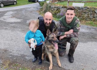 Aveyron : Un enfant de deux ans perdu dans un bois retrouvé grâce au chien des gendarmes (détail) Aveyron : Un enfant de deux ans perdu dans un bois retrouvé grâce au chien des gendarmes (détail)