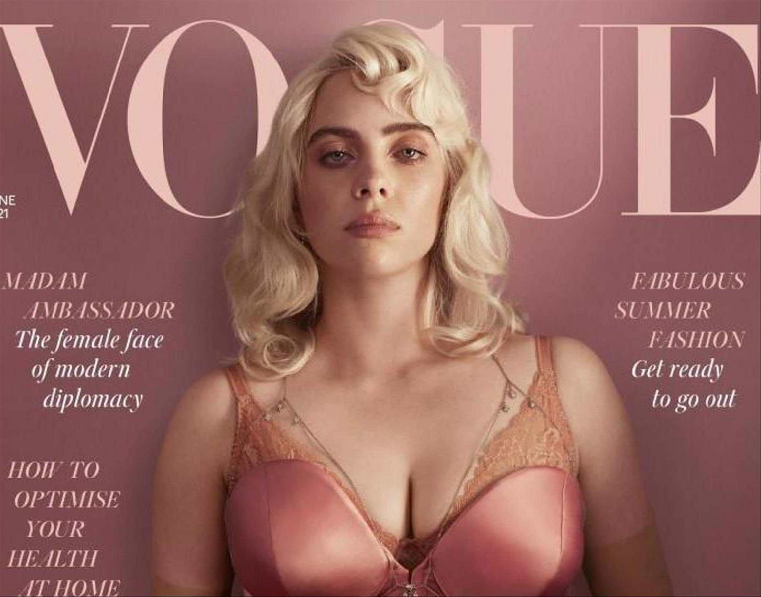 Billie Eilish Se D voile En Lingerie Corset Et Porte Jarretelles En billie-eilish-se-d-voile-en-lingerie-corset-et-porte-jarretelles-en