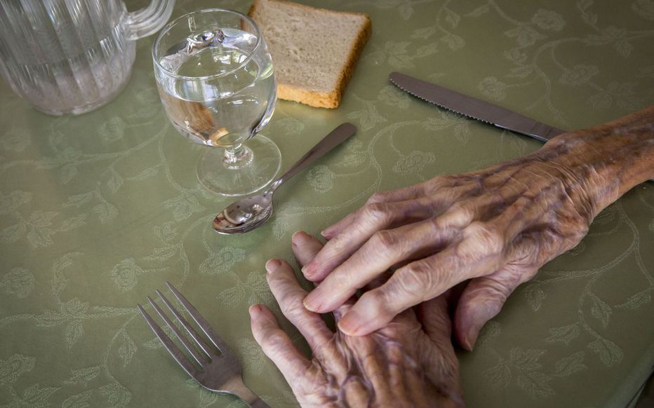 Cette femme de 98 ans trouve une somme astronomique cachée chez elle ! (détail)