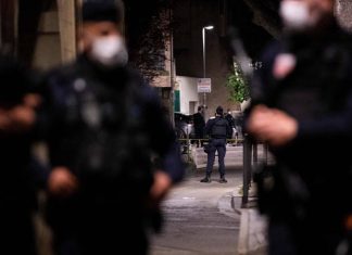 Deux interpellations après la mort d’un policier à Avignon (détail) Deux interpellations après la mort d’un policier à Avignon (détail)