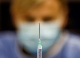 Doctolib Vaccination anti-Covid : la prise de rendez-vous ouverte à toutes les personnes majeures Covid-19 France: Un Toulonnais meurt après avoir été vacciné avec Pfizer, sa famille dépose plainte contre X