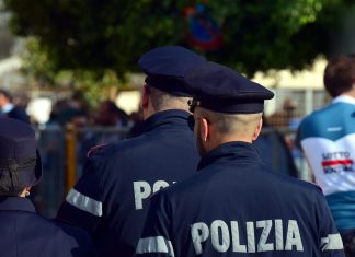 Italie : Un homme meurt dans un accident de la route, sa femme et son amante indemnisées (détail) Italie : Un homme meurt dans un accident de la route, sa femme et son amante indemnisées (détail)