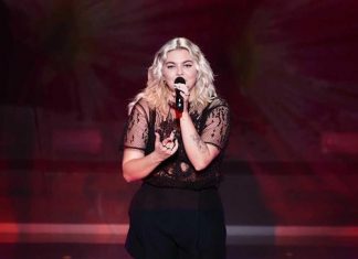 Louane victime de grossophobie : Elle répond aux critiques sur son physique (détail) Louane victime de grossophobie : Elle répond aux critiques sur son physique (détail)