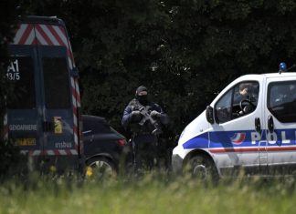 Nantes : une policière municipale poignardée à la Chapelle-sur-Erdre, le suspect en fuite (VIDEO) Nantes : une policière municipale poignardée à la Chapelle-sur-Erdre, le suspect en fuite (VIDEO)