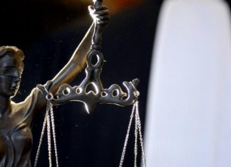 Percutée puis écrasée par son mari violent: « elle m’a trahi, je l’ai tuée » (détail) Percutée puis écrasée par son mari violent: "elle m'a trahi, je l'ai tuée" (détail)