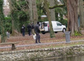 Seine-et-Marne : Le corps dénudé d’une jeune fille découvert dans la rue (détail) Seine-et-Marne : Le corps dénudé d’une jeune fille découvert dans la rue (détail)