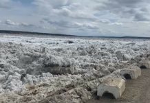 Un énorme mur de glace déclenche des évacuations au Canada Un énorme mur de glace déclenche des évacuations au Canada