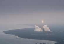 Un morceau de fusée chinoise redescend vers la Terre sans que l’on sache où il atterrira (détail) Un morceau de fusée chinoise redescend vers la Terre sans que l'on sache où il atterrira (détail)