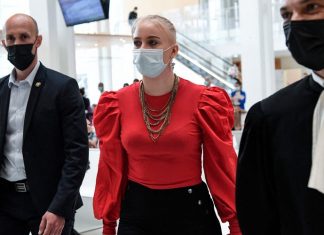 Cyberharcèlement de Mila: onze personnes condamnées à des peines de quatre à six mois de prison avec sursis Cyberharcèlement de Mila: onze personnes condamnées à des peines de quatre à six mois de prison avec sursis