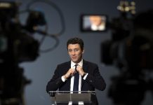 Benjamin Griveaux quitte la politique pour présenter une émission de télé sur la chaîne B Smart Benjamin Griveaux quitte la politique pour présenter une émission de télé sur la chaîne B Smart
