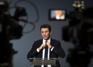 Benjamin Griveaux quitte la politique pour présenter une émission de télé sur la chaîne B Smart Benjamin Griveaux quitte la politique pour présenter une émission de télé sur la chaîne B Smart