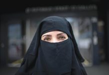 Afghanistan: Les étudiantes afghanes devront porter une abaya noire et un niqab Afghanistan: Les étudiantes afghanes devront porter une abaya noire et un niqab