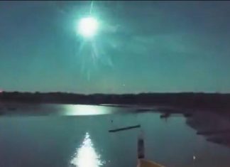 Une météorite aperçue cette nuit dans le ciel breton (VIDEO) Une météorite aperçue cette nuit dans le ciel breton (VIDEO)