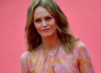 Vanessa Paradis réagit à la polémique sur le prix des places de sa pièce de théâtre Vanessa Paradis réagit à la polémique sur le prix des places de sa pièce de théâtre