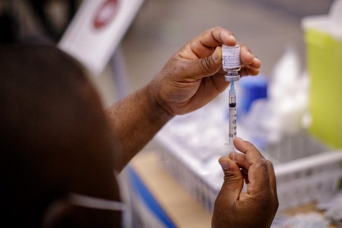 Coronavirus : la piste d'un confinement pour les non-vaccinés français ?