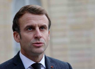 Emmanuel Macron a fait son vaccin de rappel contre le Covid-19 et contre la grippe Emmanuel Macron a fait son vaccin de rappel contre le Covid-19 et contre la grippe