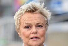 La célèbre comédienne Muriel Robin accro aux antidépresseurs La célèbre comédienne Muriel Robin accro aux antidépresseurs