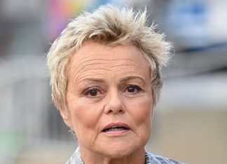 La célèbre comédienne Muriel Robin accro aux antidépresseurs La célèbre comédienne Muriel Robin accro aux antidépresseurs