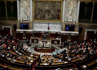 Parité : Le Parlement adopte l’extension des quotas de femmes aux postes de direction Parité : Le Parlement adopte l'extension des quotas de femmes aux postes de direction