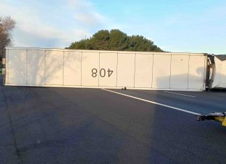 Hérault/Gard : Un poids lourd couché sur la chaussée sur l’A9 à hauteur de Lunel Hérault/Gard : Un poids lourd couché sur la chaussée sur l'A9 à hauteur de Lunel