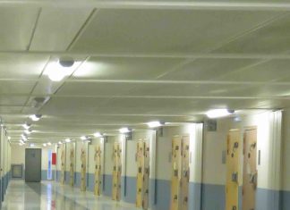 Toulouse : La mère accusée d’avoir voulu tuer son enfant condamnée à 10 ans de prison Toulouse : La mère accusée d'avoir voulu tuer son enfant condamnée à 10 ans de prison