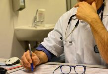 Val-de-Marne : Un médecin violenté en pleine consultation par un patient mécontent Val-de-Marne : Un médecin violenté en pleine consultation par un patient mécontent