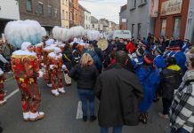 Belgique – Une voiture fonce dans la foule au carnaval de Strépy-Bracquegnies Belgique - Une voiture fonce dans la foule au carnaval de Strépy-Bracquegnies