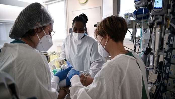 Coronavirus en France : le nombre de patients hospitalisés se stabilise