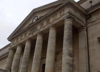 Fillette défenestrée : 3 mois de prison avec sursis requis en appel contre l’enseignante Fillette défenestrée : 3 mois de prison avec sursis requis en appel contre l'enseignante