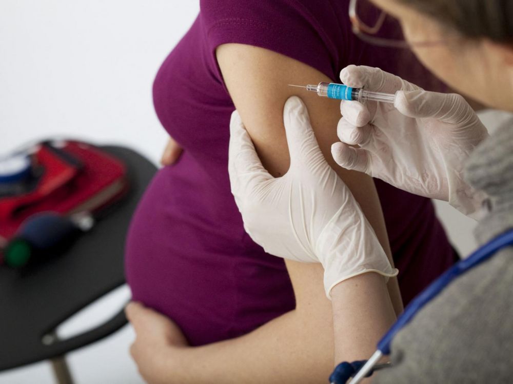 La vaccination de la mère enceinte protège le bébé contre le SARS-CoV-2