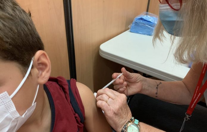 Les sages-femmes peuvent désormais vacciner (presque) tous mineurs