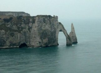 Étretat : Elle tombe de la falaise d’Étretat en voulant prendre un selfie Étretat : Elle tombe de la falaise d’Étretat en voulant prendre un selfie