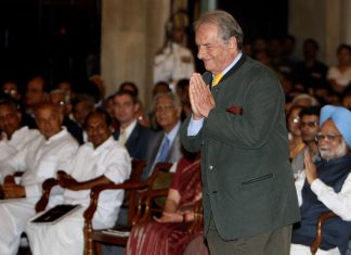 Le Français Dominique Lapierre, auteur de « La cité de la joie », est mort à 91 ans Le Français Dominique Lapierre, auteur de "La cité de la joie", est mort à 91 ans