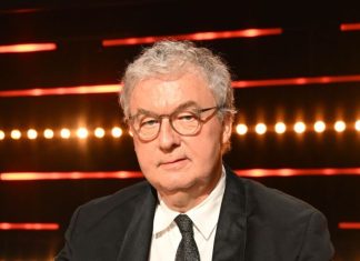 Miss France: Dominique Besnehard hospitalisé après un malaise cardiaque après l’élection Miss France: Dominique Besnehard hospitalisé après un malaise cardiaque après l'élection