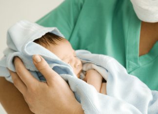 En tant que sage-femme, voici les pires phrases que j’ai entendues de la part des pères en salle d’accouchement En tant que sage-femme, voici les pires phrases que j'ai entendues de la part des pères en salle d'accouchement