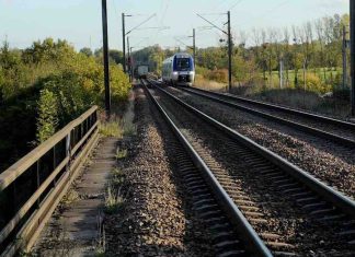 Une adolescente de 14 ans percutée par un RER après être tombée du quai Une adolescente de 14 ans percutée par un RER après être tombée du quai