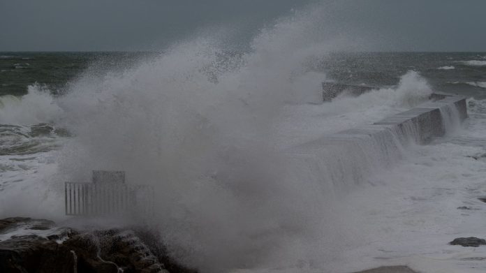 Après Ciaran, la tempête Domingos s'approche de la France : Prévisions et précautions à prendre